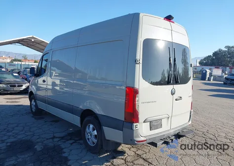 2021 Mercedes-Benz Sprinter 2500 Standard Roof V6 z USA, uszkodzony, nr VIN W1W4EBHY1MT074920
